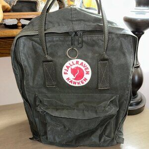 FJALLRAVEN Classic Kanken backpack